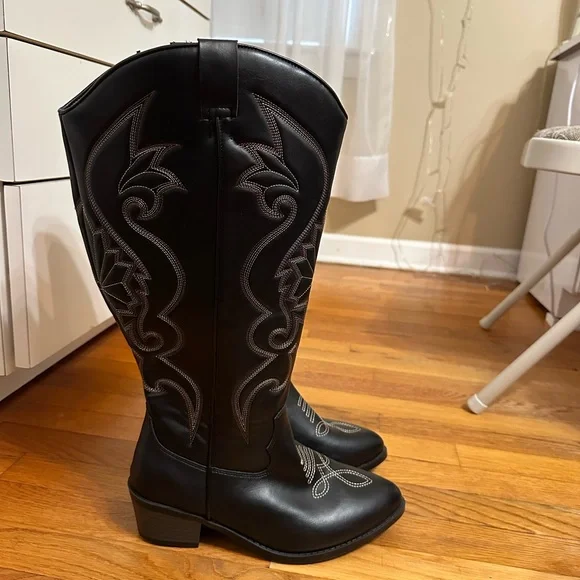 Torrid black cowboy boots brand new never worn - Picture 2 of 4